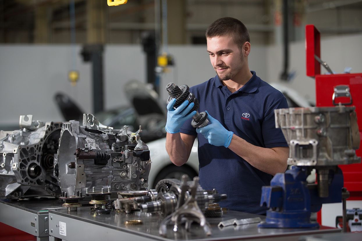 Toyota VEHICLE TECHNICIAN Apprenticeship Finder